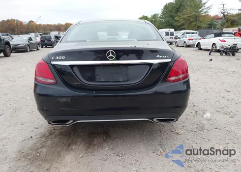 2017 Mercedes-Benz C 300 4Matic из США, поврежденный, VIN 55SWF4KBXHU186883